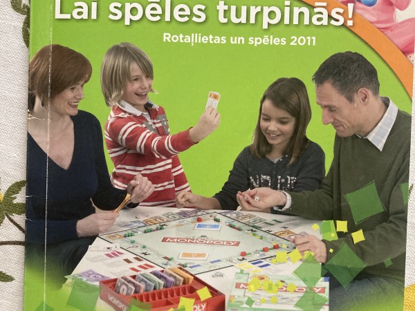 Hasbro katalogs 2011