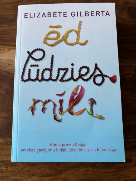 Ēd, lūdzies, mīli