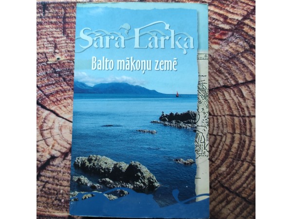 Balto mākoņu zemē