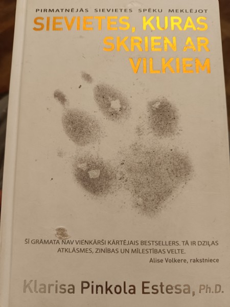 Sievietes, kuras skrien ar vilkiem.