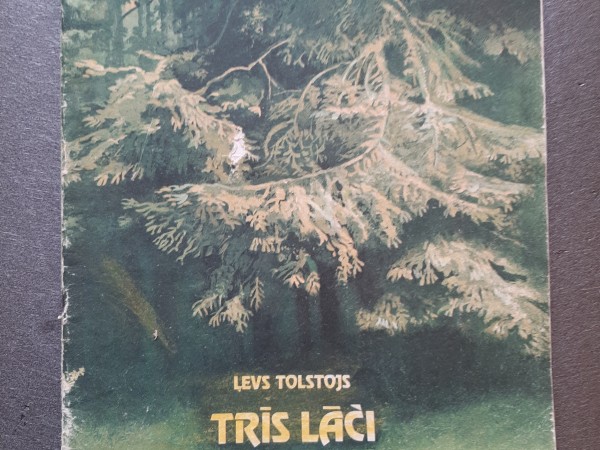Trīs lāči