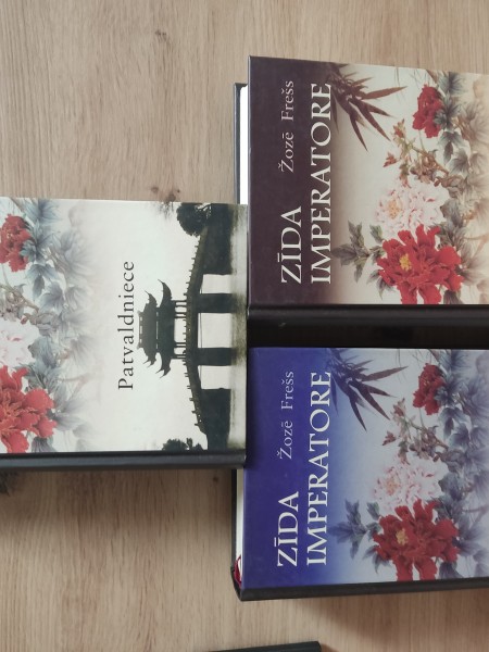 Zīda imperatore 1, 2, 3.