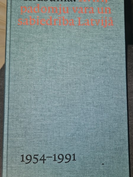 Klusumā. Kvīri,padomju vara un sabiedrība Latvijā.