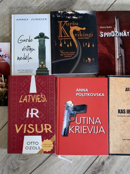 Latviešu grāmatu KOMPLEKTS