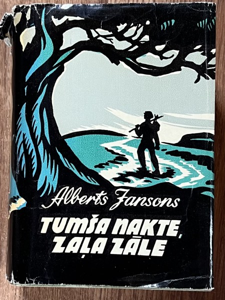 Tumša nakte, zaļa zāle