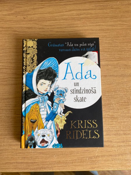 Ada un stindzinošā skate