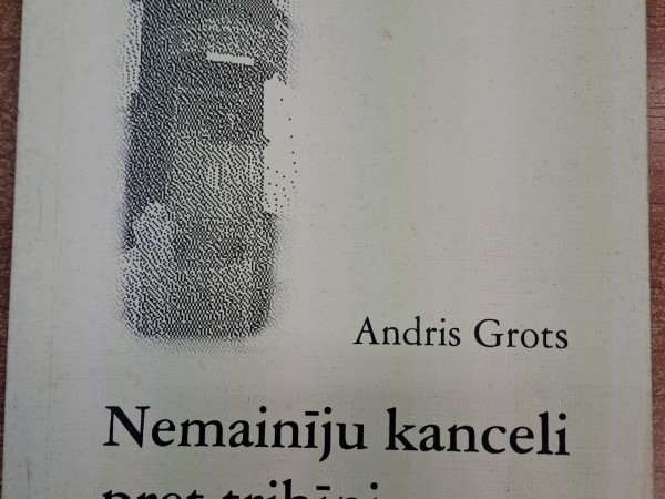 Nemainīju kanceli pret tribīni