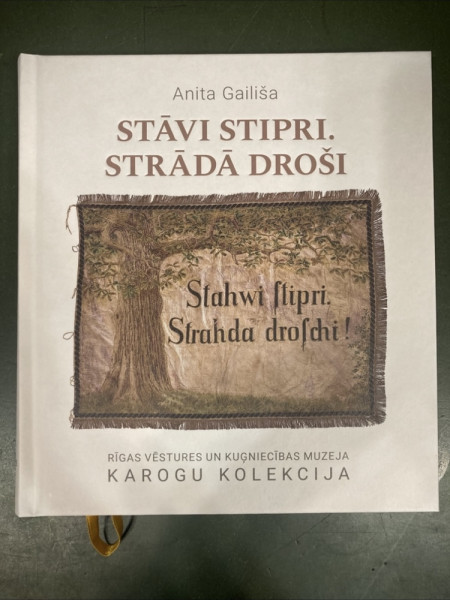 Stāvi stipri, strādā droši: Rīgas vēstures un kuģniecības muzeja karogu kolekcija