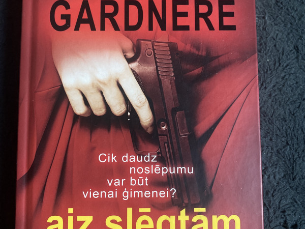 Aiz slēgtām durvīm