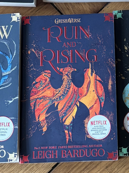 Shadow and Bone komplets (Shadow and Bone, Ruin and Rising, Siege and Storm)