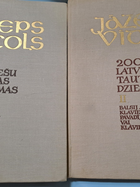 200 latviešu tautas dziesmas