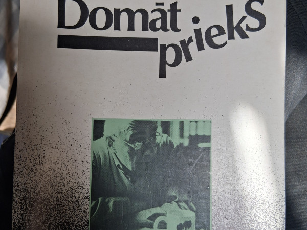 Domāt prieks