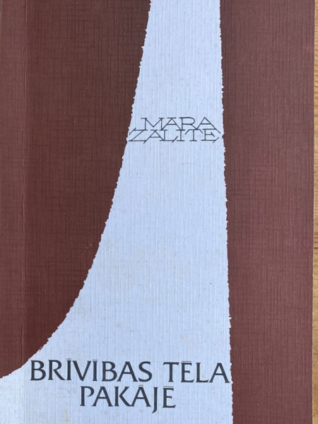 Brīvības tēla pakājē