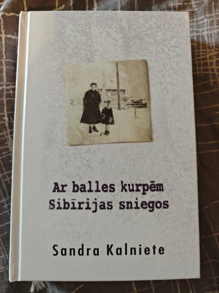 Ar balles kurpēm Sibīrijas sniegos