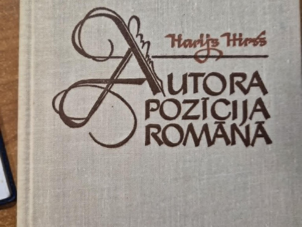 Autora pozīcija romānā