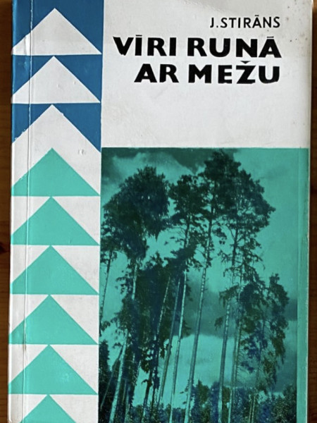 Vīri runā ar mežu