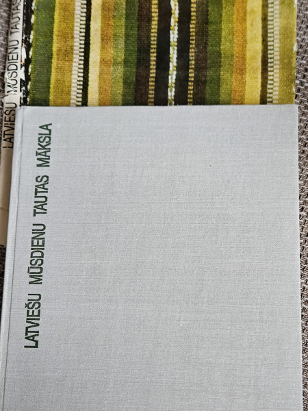 Latviešu mūsdienu tautas māksla