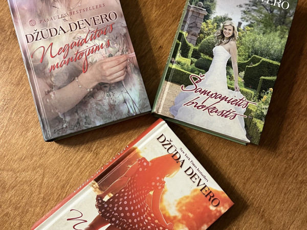 Džūdas Devero trīs grāmatas
